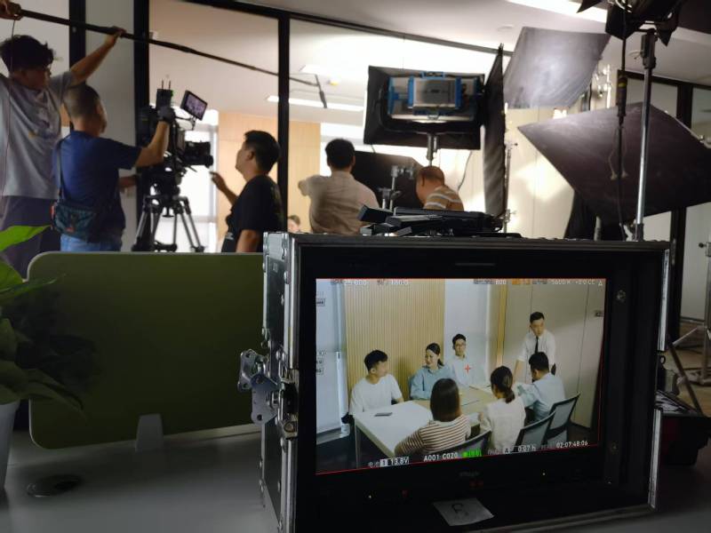 忻州TVC拍摄公司：科技产品视觉化大师，诠释未来感与功能美学